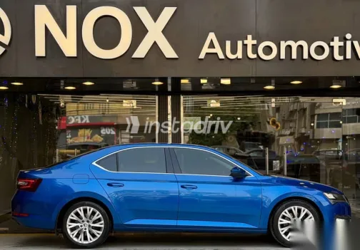 سكودا سوبيرب 2023 أزرق غامق مستعملة للبيع - 4