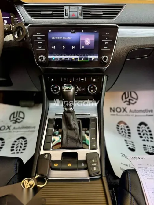 سكودا سوبيرب 2023 أزرق غامق مستعملة للبيع - 9