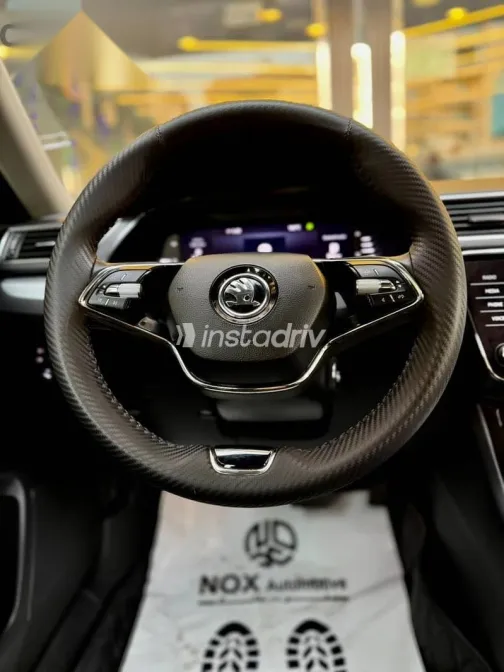 سكودا سوبيرب 2023 أزرق غامق مستعملة للبيع - 10