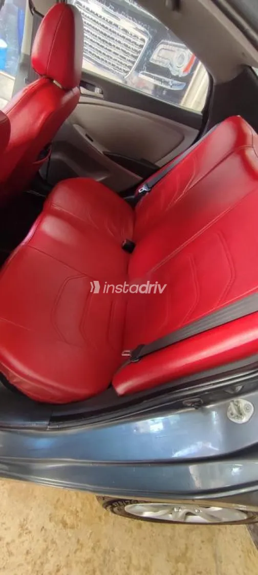 هيونداي اكسنت RB 2012 رمادي غامق مستعملة للبيع - 5