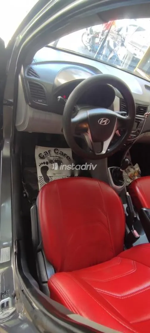 هيونداي اكسنت RB 2012 رمادي غامق مستعملة للبيع - 6