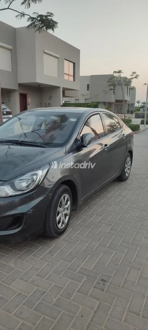 هيونداي اكسنت RB 2012 رمادي غامق مستعملة للبيع - 10