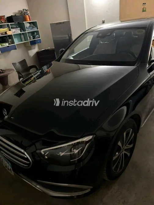 مرسيدس E 200 2022 أبيض مستعملة للبيع - 1