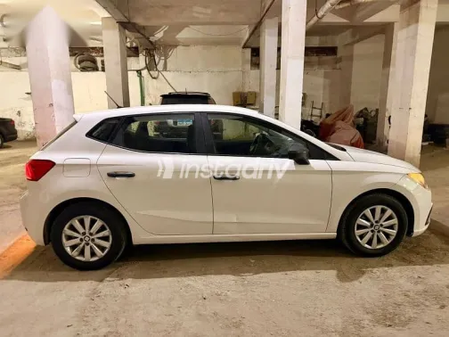 سيات ابيزا 2021 أبيض مستعملة للبيع - 5