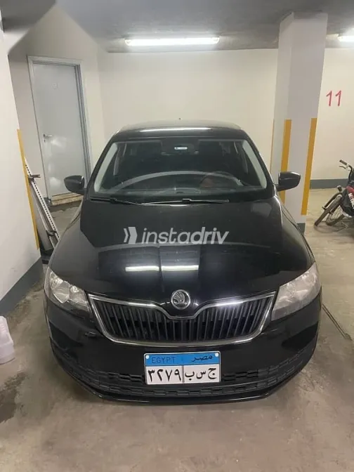 سكودا رابيد 2016 أسود مستعملة للبيع - 1