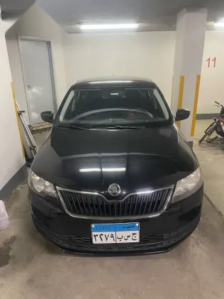 سكودا رابيد 2016 أسود مستعملة للبيع