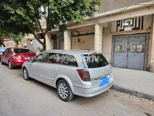 اوبل أسترا 2008 فضي مستعملة للبيع - 2