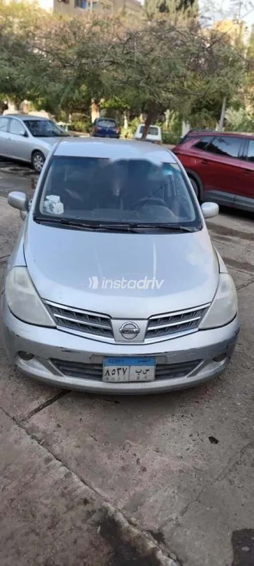 نيسان تيدا 2009 فضي مستعملة للبيع - 2