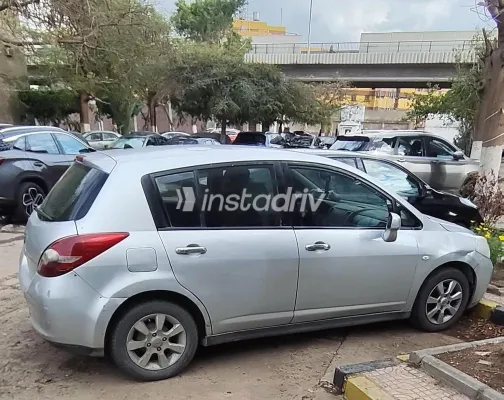 نيسان تيدا 2009 فضي مستعملة للبيع - 3