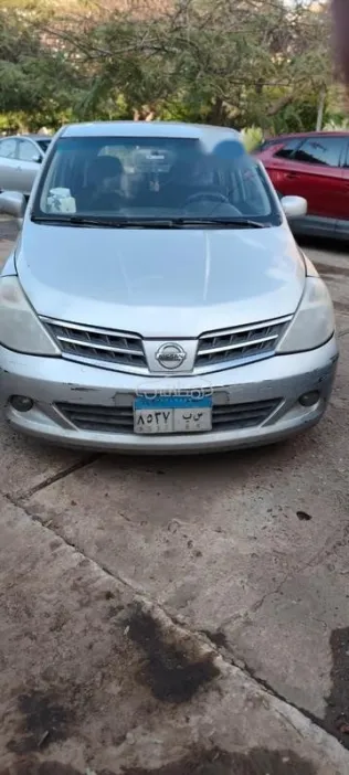 نيسان تيدا 2009 فضي مستعملة للبيع