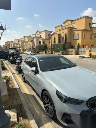 بي ام دبليو 520 2024 رمادي مستعملة للبيع