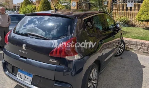 بيجو 3008 2016 أزرق غامق مستعملة للبيع - 1