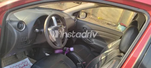 نيسان صنى 2016 أحمر مستعملة للبيع - 2