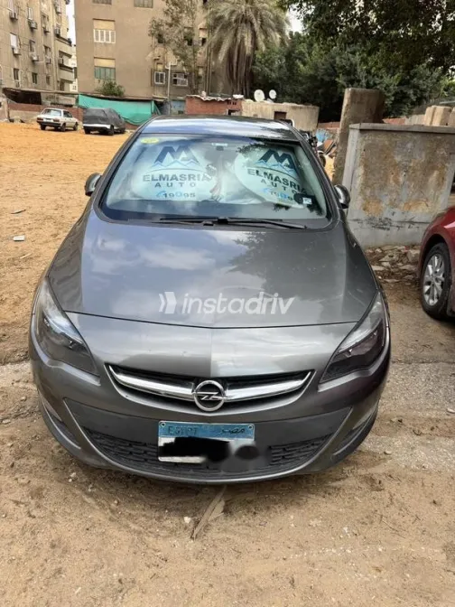 اوبل أسترا 2021 أبيض مستعملة للبيع - 1