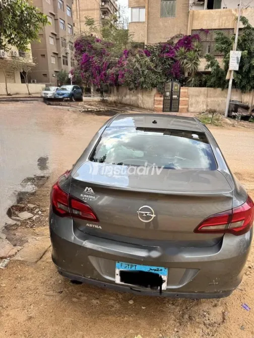 اوبل أسترا 2021 أبيض مستعملة للبيع - 2