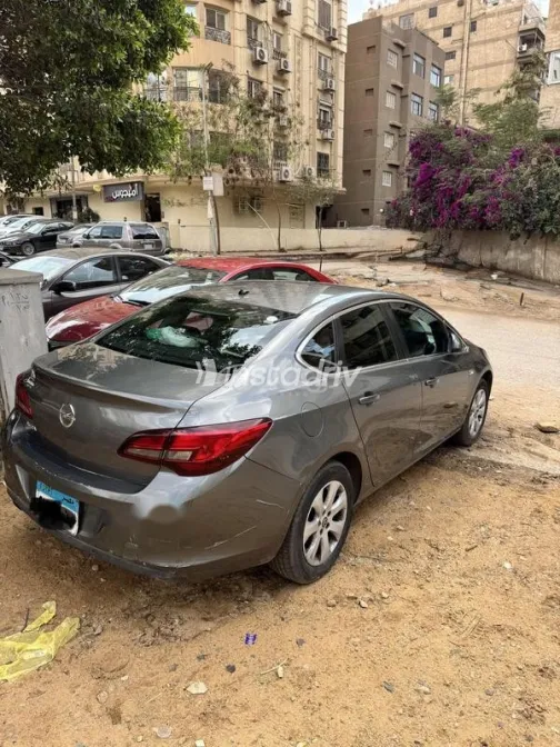 اوبل أسترا 2021 أبيض مستعملة للبيع - 4