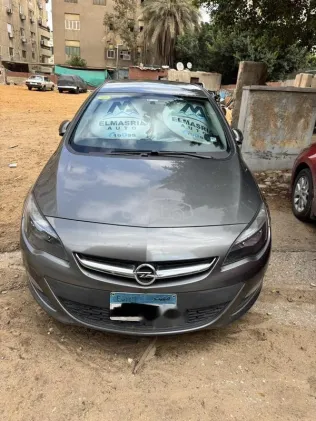 اوبل أسترا 2021 أبيض مستعملة للبيع