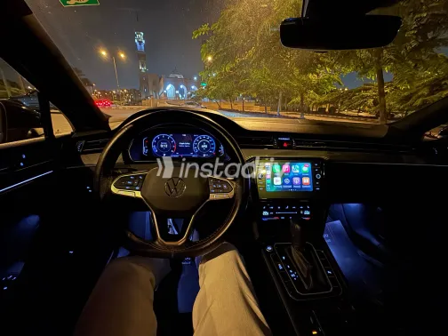 فولكس فاغن باسات 2022 أبيض مستعملة للبيع - 1