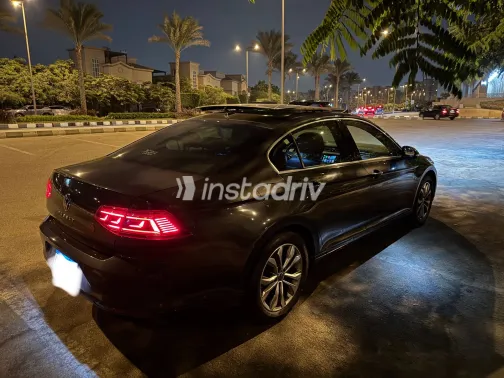 فولكس فاغن باسات 2022 أبيض مستعملة للبيع - 2