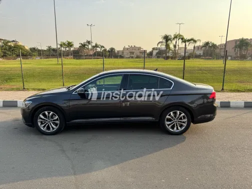 فولكس فاغن باسات 2022 أبيض مستعملة للبيع - 3