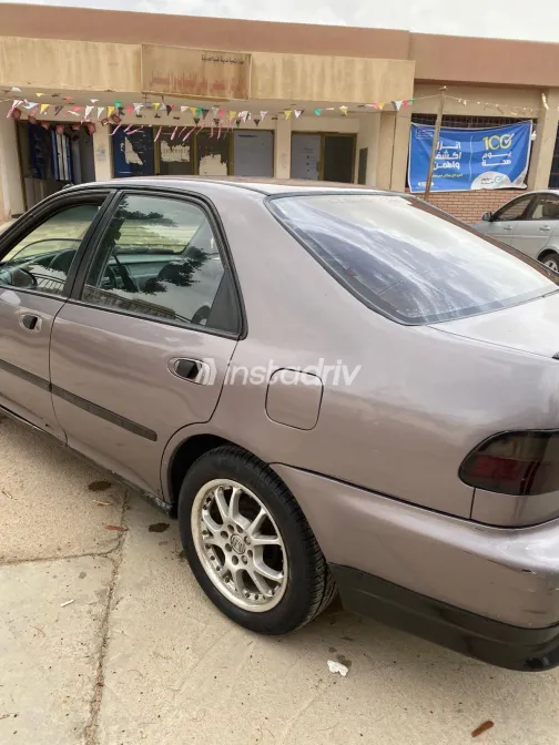 هوندا سيفك 1993 أبيض مستعملة للبيع - 1