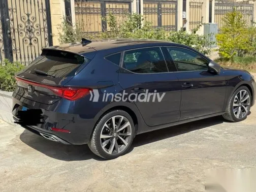 سيات ليون 2022 أزرق غامق مستعملة للبيع - 2