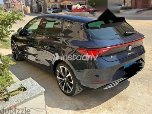 سيات ليون 2022 أزرق غامق مستعملة للبيع - 4
