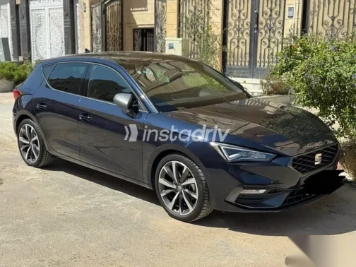 سيات ليون 2022 أزرق غامق مستعملة للبيع - 5