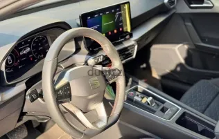 سيات ليون 2022 أزرق غامق مستعملة للبيع