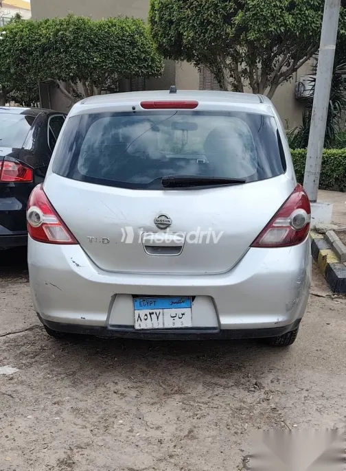 نيسان تيدا 2009 فضي مستعملة للبيع - 4