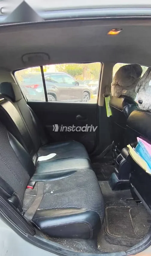 نيسان تيدا 2009 فضي مستعملة للبيع - 6