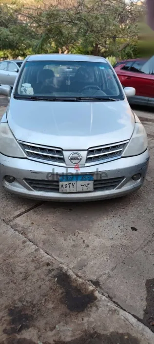نيسان تيدا 2009 فضي مستعملة للبيع