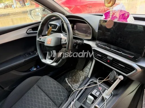 سيات ليون 2022 أزرق غامق مستعملة للبيع - 5