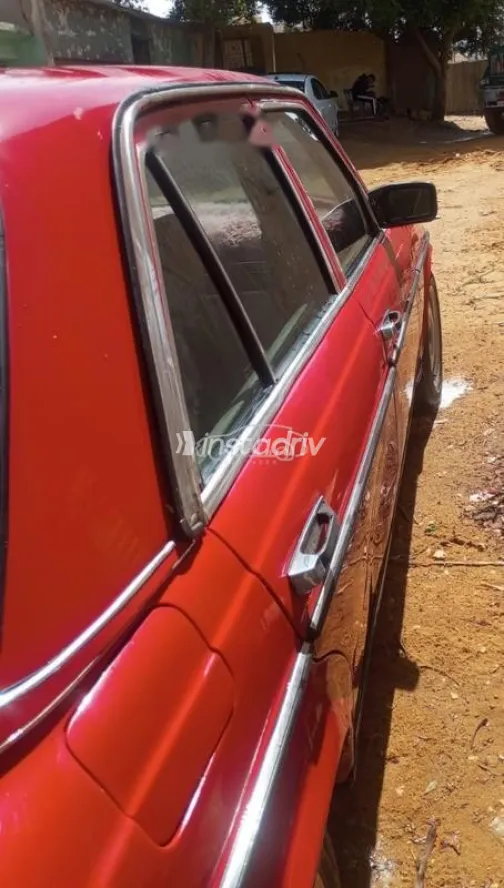 مرسيدس E 230 1979 أحمر مستعملة للبيع - 3