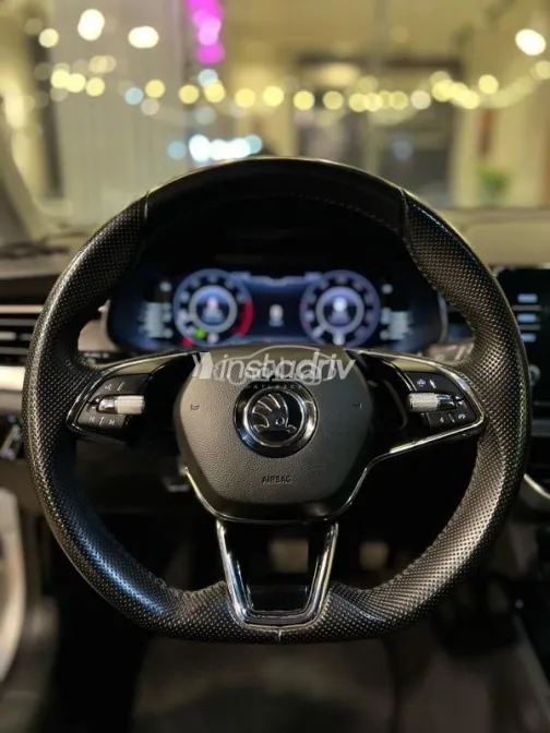 سكودا كاميك 2021 فضي مستعملة للبيع - 8