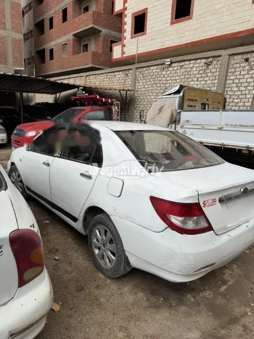 بى واى دى‬ F3 2012 أبيض مستعملة للبيع - 6