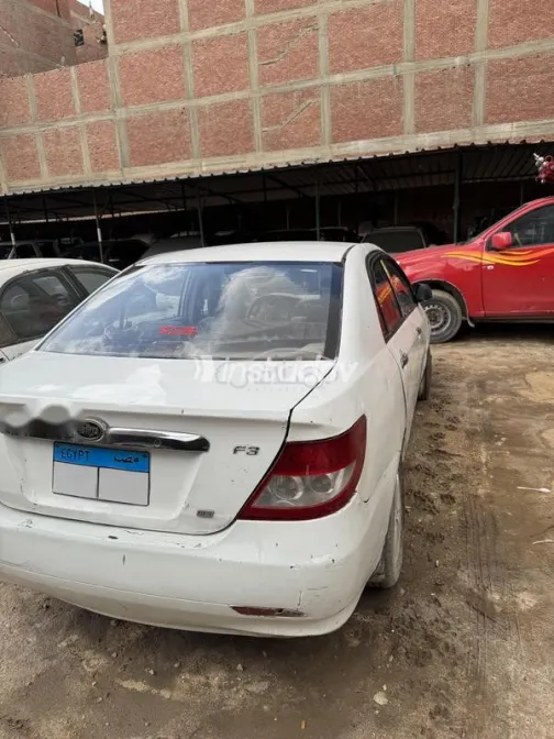 بى واى دى‬ F3 2012 أبيض مستعملة للبيع - 7