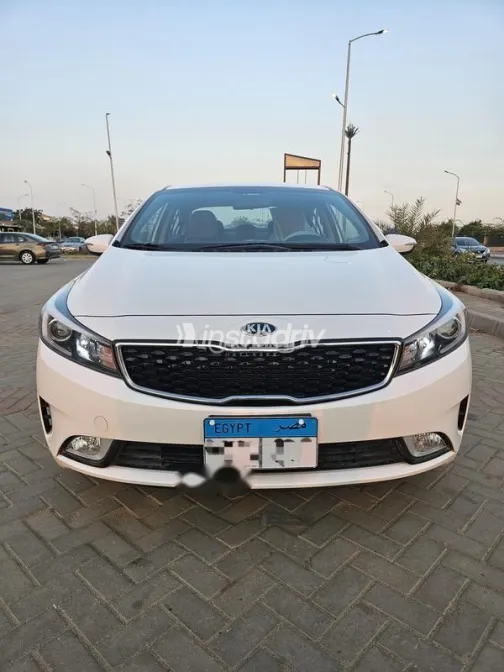 كيا سيراتو 2018 أبيض مستعملة للبيع - 2