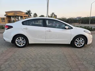 كيا سيراتو 2018 أبيض مستعملة للبيع