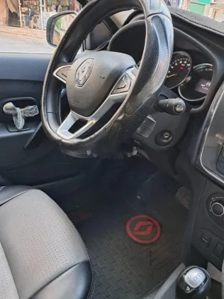 رينو سانديرو 2022 فضي مستعملة للبيع