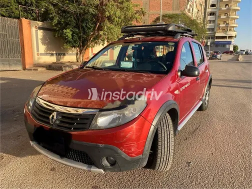 رينو سانديرو  ( ستيب  واى ) 2013 أحمر غامق مستعملة للبيع - 3
