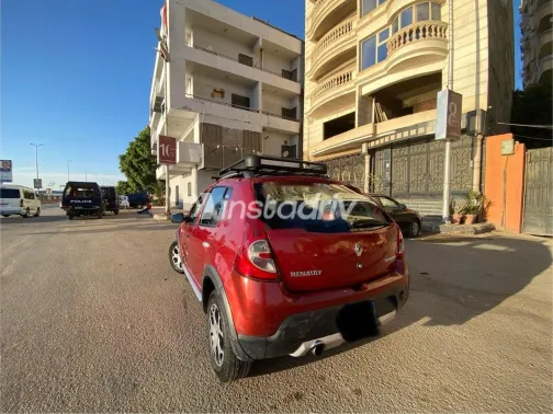 رينو سانديرو  ( ستيب  واى ) 2013 أحمر غامق مستعملة للبيع - 6