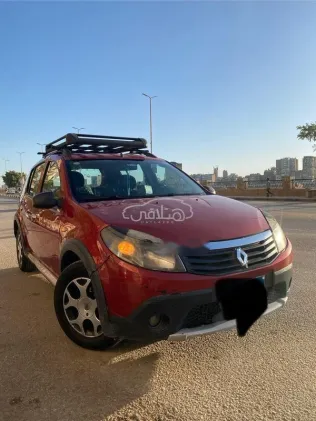 رينو سانديرو  ( ستيب  واى ) 2013 أحمر غامق مستعملة للبيع