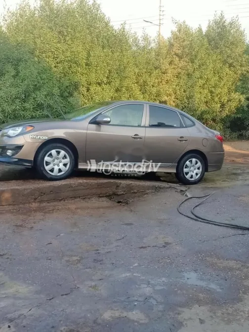 Hyundai Elantra HD 2018 White Used for Sale - 1