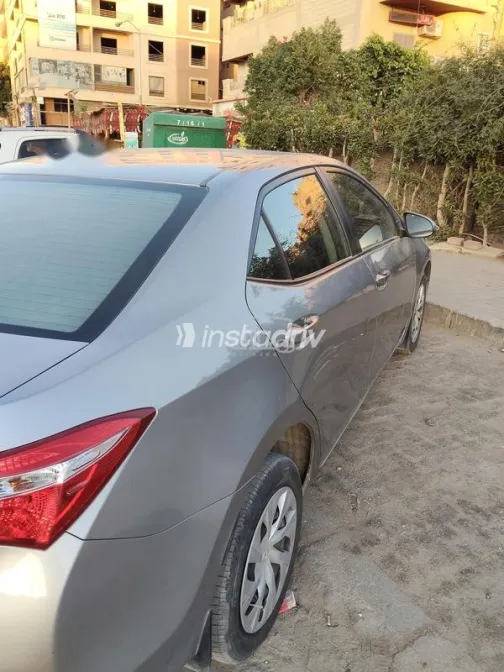 Toyota Corolla 2019 White Used for Sale - 1