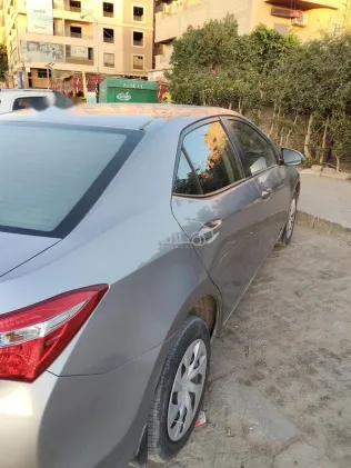 تويوتا كورولا 2019 أبيض مستعملة للبيع