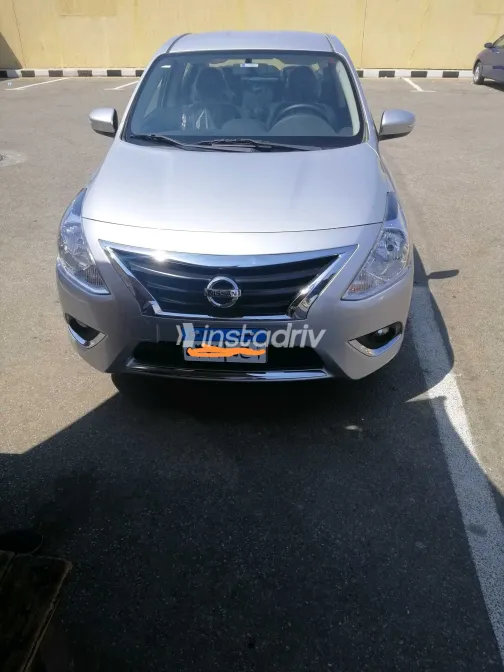 نيسان صنى 2022 أبيض مستعملة للبيع - 2