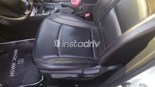 سانج يونج تيفولى 2020 أبيض مستعملة للبيع - 5