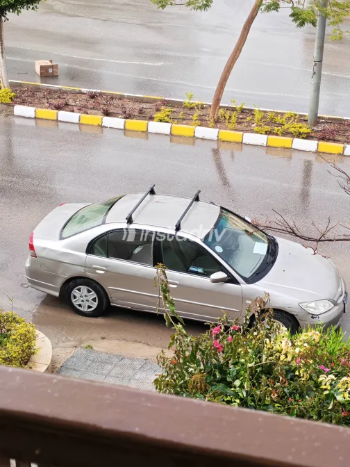 هوندا سيفك 2005 أبيض مستعملة للبيع - 2