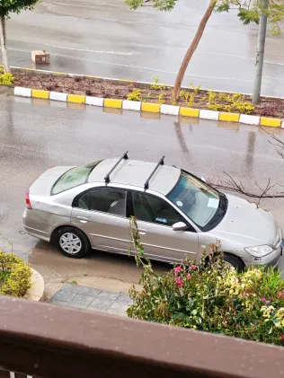 هوندا سيفك 2005 أبيض مستعملة للبيع